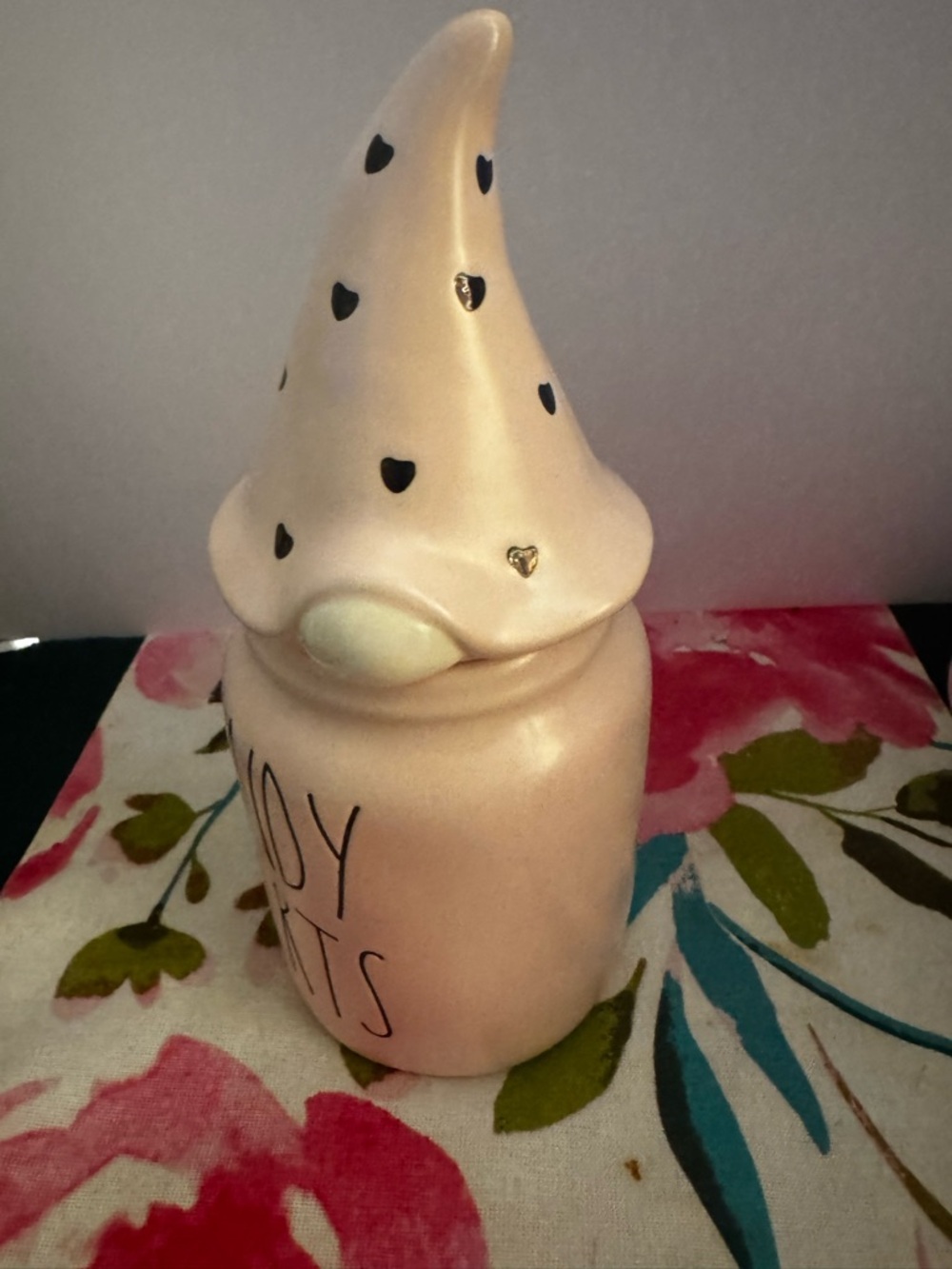 Rae Dunn CANDY HEARTS Gnome Topper Valentines Day Canister / Artisan Collection - Picture 3 of 13